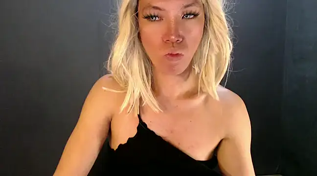 Snapshot of Rhianna_wilson chatting on January 19, 11:10 pm Rhianna wilson online show from January 19, 11:10 pm