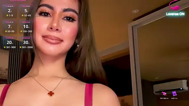 Snapshot of HeavenlyBlair chatting on October 28, 3:21 am HeavenlyBlair online show from October 28, 3:21 am