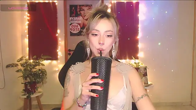Snapshot of sakura_beauty chatting on May 20, 2:40 am sakura beauty online show from May 20, 2:40 am