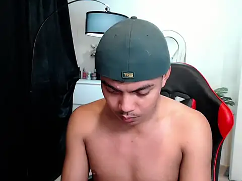 asianboyhunt online show from April 15, 11:27 pm