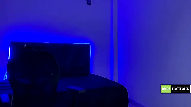 Snapshot of Hottie_ishuu chatting on November 22, 6:18 pm Hottie ishuu online show from November 22, 6:18 pm