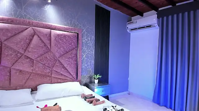 Amanda-Cruz online show from April 9, 2:11 am