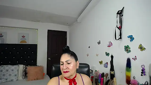 Snapshot of mature_bigboobs10 chatting on June 27, 4:06 am mature bigboobs10 online show from June 27, 4:06 am