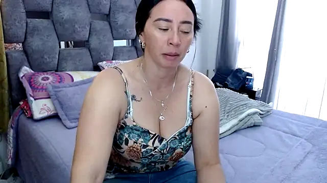 sara hott 1 online show from October 25, 1:40 pm