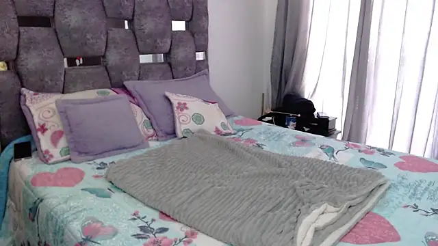 sara hott 1 online show from November 24, 1:22 pm