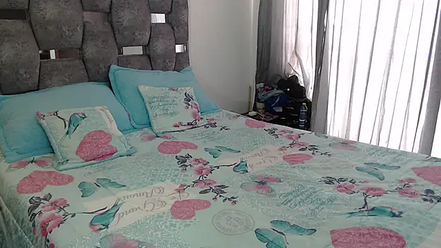 sara hott 1 online show from March 25, 2:45 pm