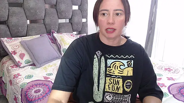 sara hott 1 online show from April 10, 8:13 pm