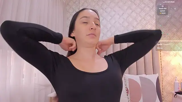 Pia Johnson  online show from December 5, 11:41 am