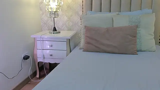 Pia Johnson  online show from February 20, 11:22 am