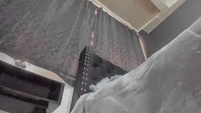 amareto queen online show from January 9, 8:21 pm