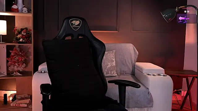 RedJasmine  online show from January 5, 9:18 pm