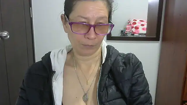 Snapshot of latin49 chatting on March 8, 4:45 am latin49 online show from March 8, 4:45 am