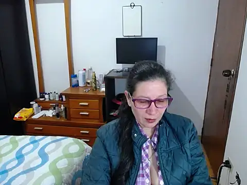 Snapshot of latin49 chatting on September 16, 3:29 am latin49 online show from September 16, 3:29 am