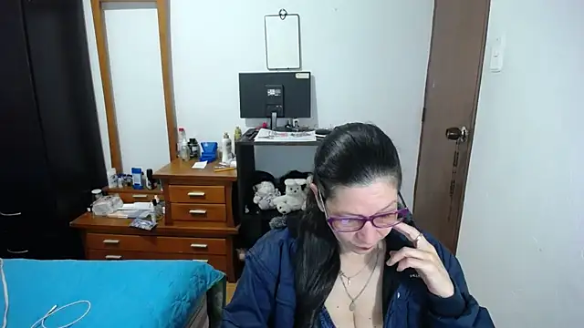 Snapshot of latin49 chatting on October 15, 4:23 am latin49 online show from October 15, 4:23 am