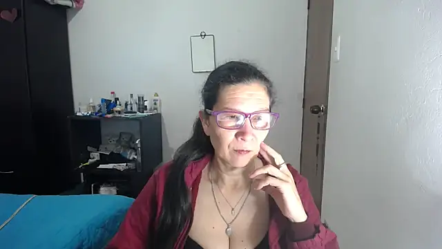 Snapshot of latin49 chatting on October 29, 4:04 am latin49 online show from October 29, 4:04 am