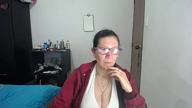 Snapshot of latin49 chatting on October 31, 5:30 am latin49 online show from October 31, 5:30 am