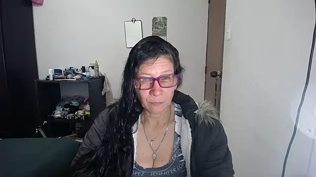 Snapshot of latin49 chatting on February 14, 5:37 am latin49 online show from February 14, 5:37 am