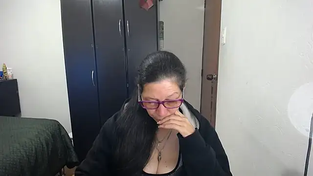 Snapshot of latin49 chatting on March 13, 4:52 am latin49 online show from March 13, 4:52 am