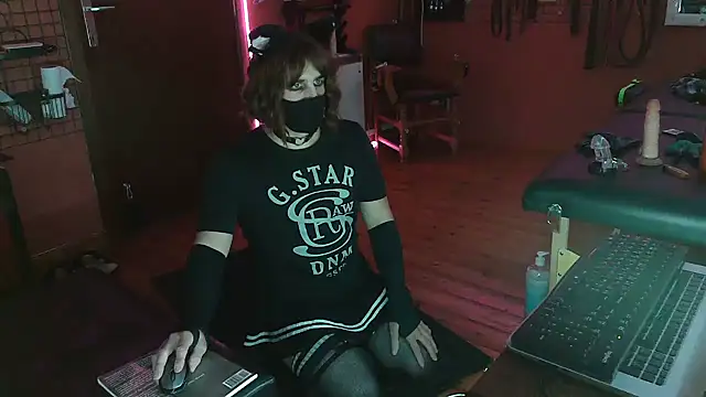 Snapshot of Ginny-the-bdsm-nympho chatting on October 23, 5:01 pm Ginny-the-bdsm-nympho online show from October 23, 5:01 pm