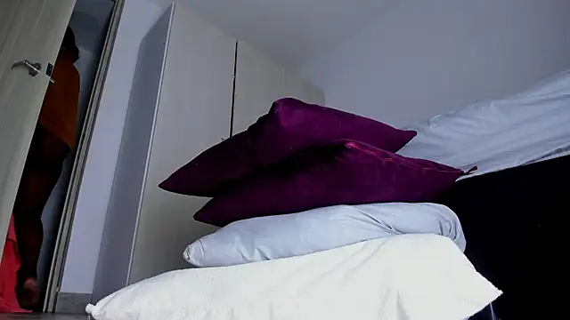 Skarleth69 online show from February 5, 1:43 am