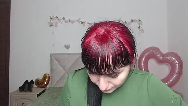 NinaFlawlees online show from March 3, 1:39 pm