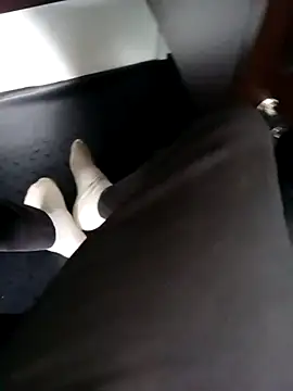 Snapshot of robinsan1010 chatting on February 26, 11:30 am robinsan1010 online show from February 26, 11:30 am