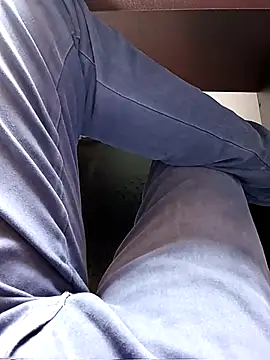 Snapshot of robinsan1010 chatting on March 5, 9:38 am robinsan1010 online show from March 5, 9:38 am