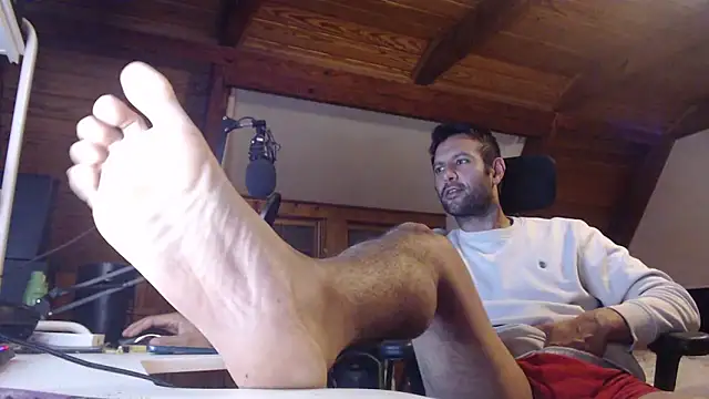 Snapshot of cashmasterzobistone chatting on February 21, 3:29 am cashmasterzobistone online show from February 21, 3:29 am