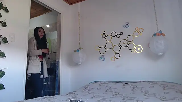 adriscute online show from February 28, 9:12 pm