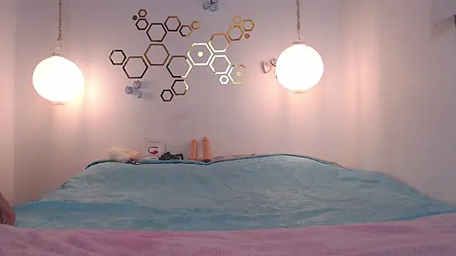 adriscute online show from March 10, 1:45 am