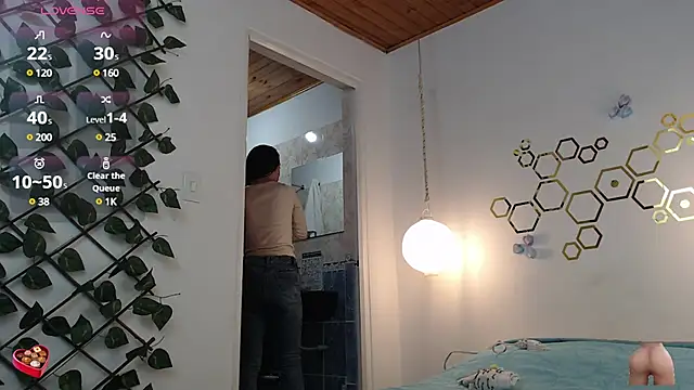 adriscute online show from March 12, 1:47 am