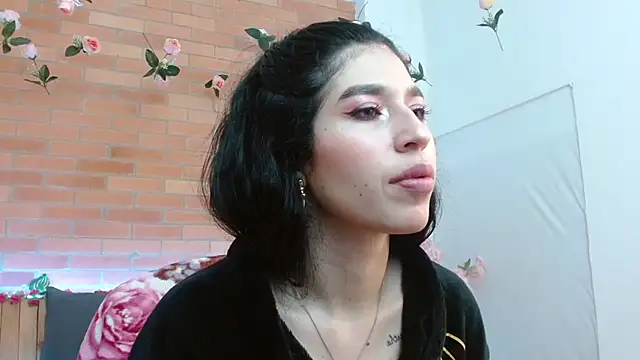 adriscute online show from June 21, 2:36 am
