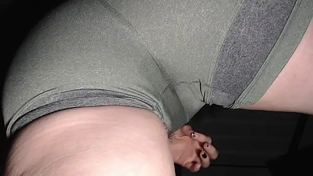 Snapshot of candylove05 chatting on October 9, 2:42 am candylove05 online show from October 9, 2:42 am