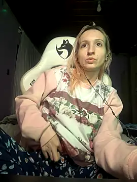 bunnydark00 online show from October 19, 1:28 am