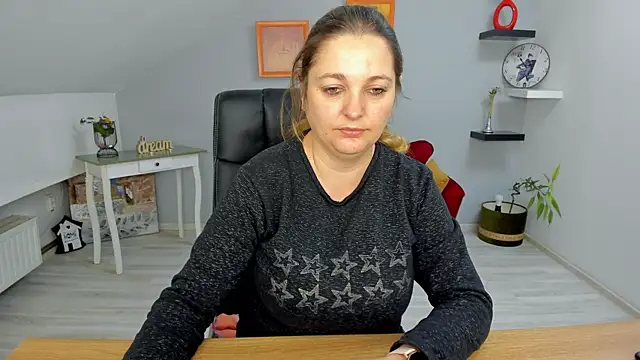LollaGirl online show from January 13, 4:18 am