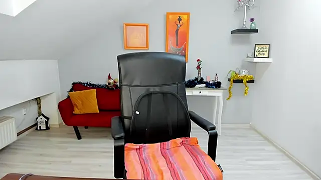 LollaGirl online show from January 7, 4:26 am