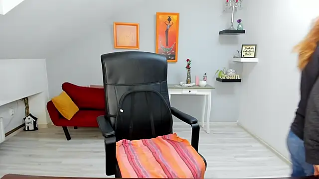 LollaGirl online show from January 14, 4:18 am