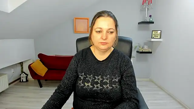 LollaGirl online show from February 6, 4:06 am