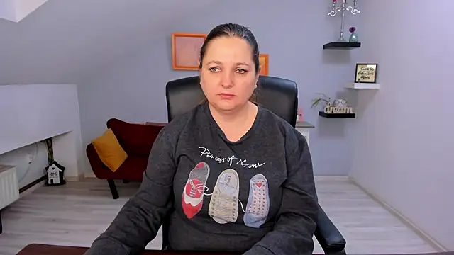 LollaGirl online show from February 27, 4:12 am