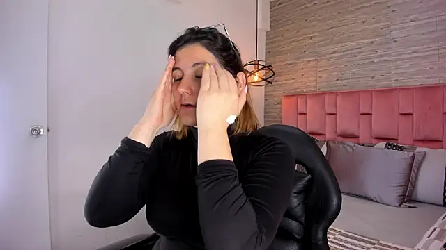 SarahDeyvis online show from October 18, 4:41 pm