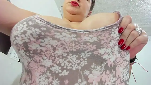 Snapshot of susy_bigboobs chatting on February 3, 3:53 am susy bigboobs online show from February 3, 3:53 am