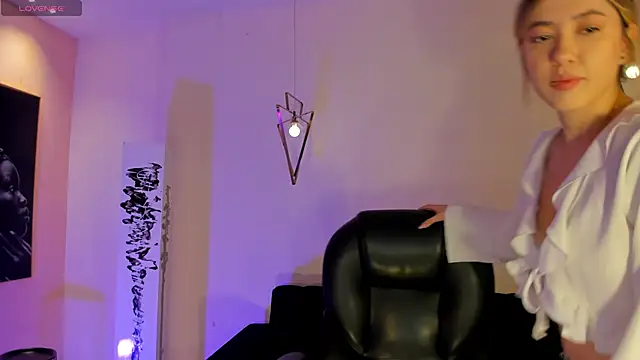 EveBensonX online show from January 12, 7:19 pm