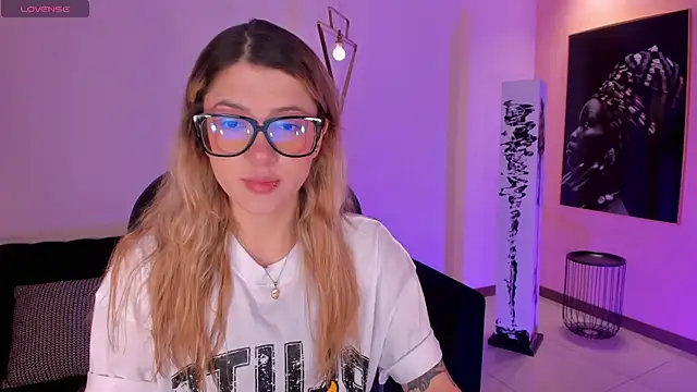 EveBensonX online show from February 25, 12:59 pm