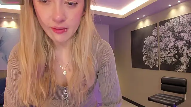 EveBensonX online show from March 8, 5:50 pm