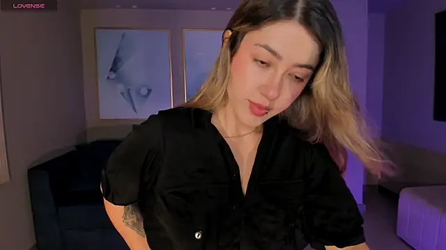 EveBensonX online show from March 23, 8:02 pm