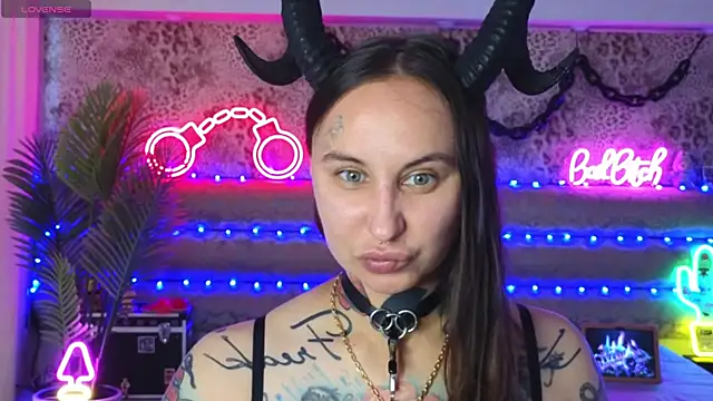 Snapshot of Cool_Freak_ chatting on July 17, 9:49 am Cool Freak online show from July 17, 9:49 am