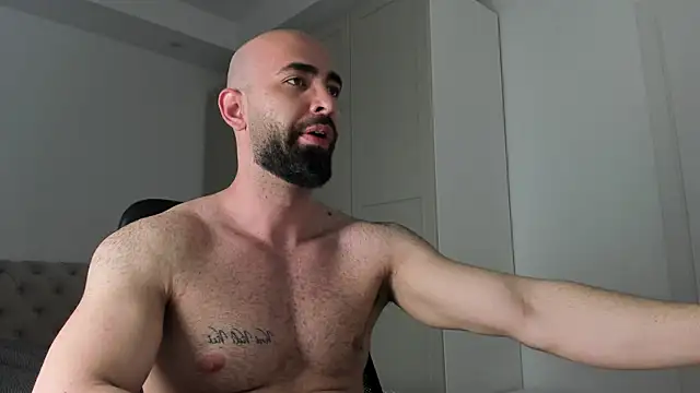 MichaelMasterss online show from April 16, 9:15 pm