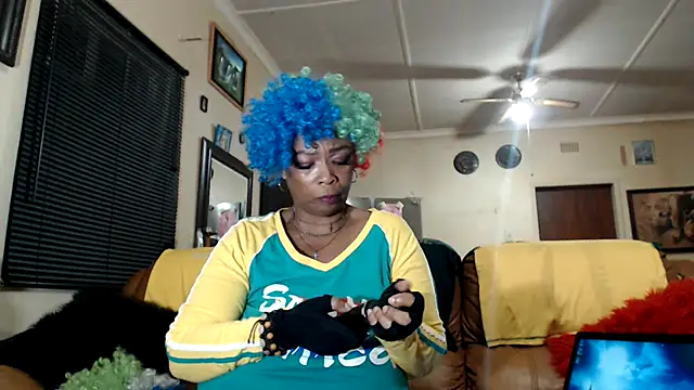 Snapshot of Gucci_Bx chatting on June 26, 1:54 am Gucci Bx online show from June 26, 1:54 am