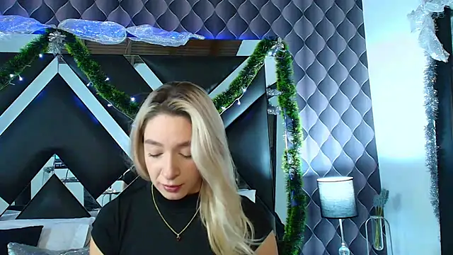 victoriaa lee  online show from December 4, 7:34 pm