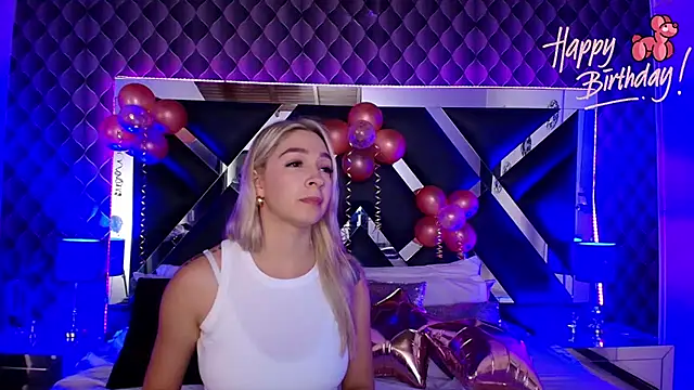 victoriaa lee  online show from October 7, 7:11 pm